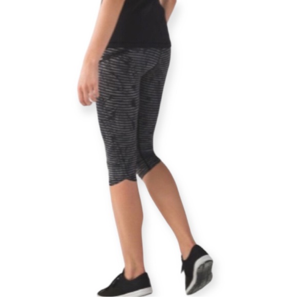 Lululemon Top Speed Cropped Leggings Black And Grey - Picture 2 of 10